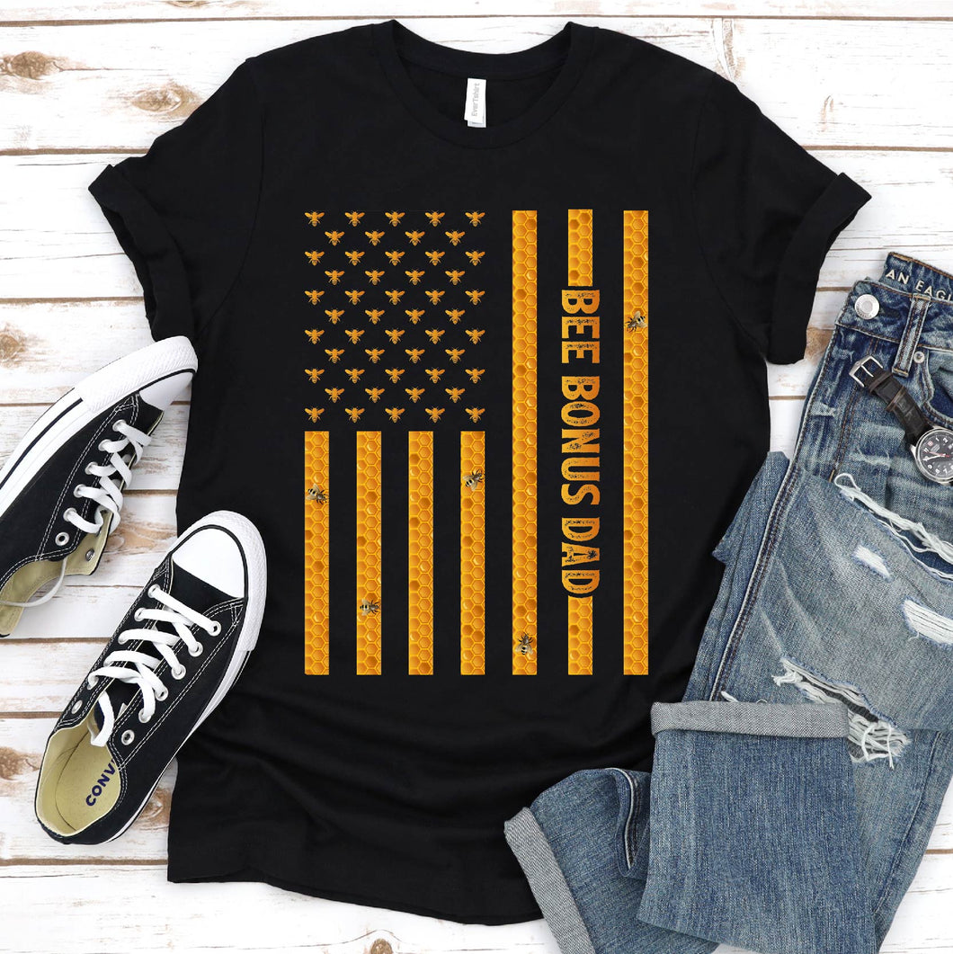 Men's Funny Vintage Bee American Flag Bee Bonus Dad Father's Day T-Shirt