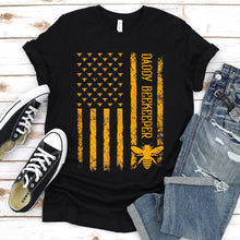Load image into Gallery viewer, Men&#39;s Vintage American Flag Daddy Beekeeper Fathers Day T-Shirt
