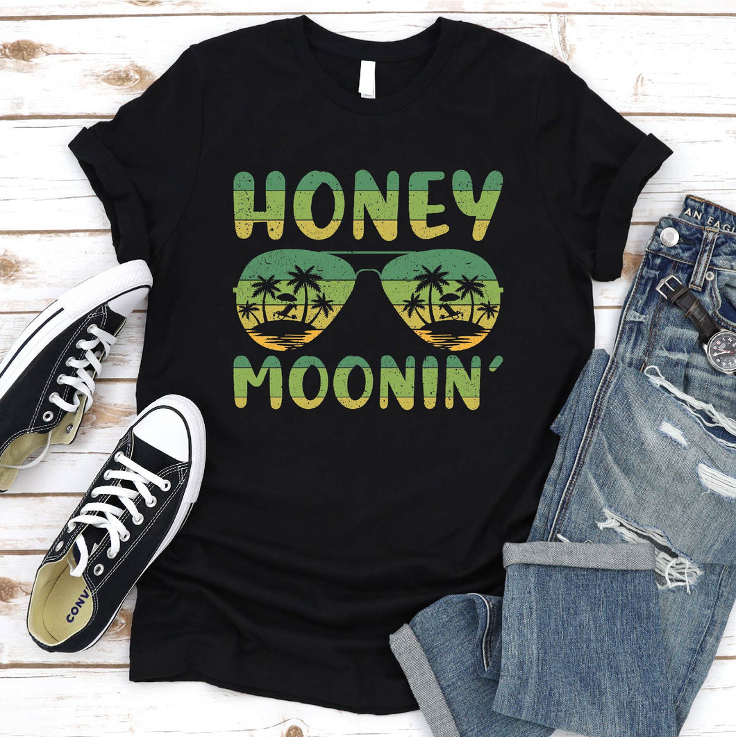 Honey Moonin Beach Honeymoon Summer Vacation Men Women Couples Gift T-Shirt