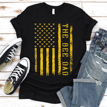 Load image into Gallery viewer, Men&#39;s Vintage Bee American Flag The Bee Dad Father&#39;s Day T-Shirt
